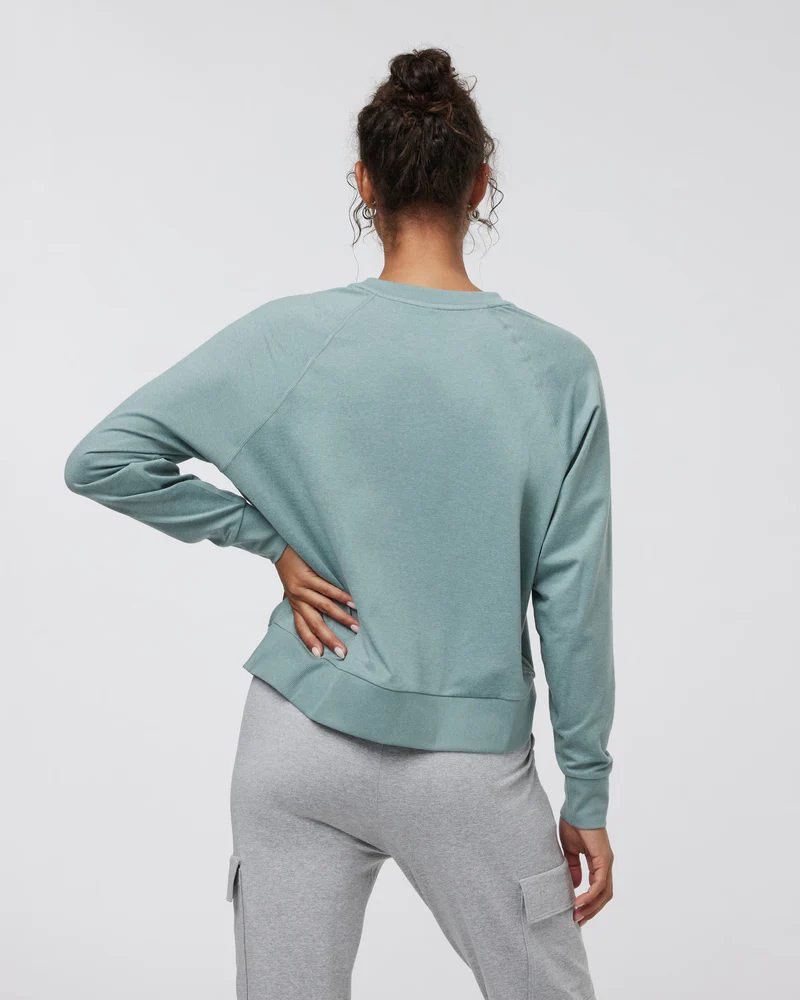 Vuori: Women's Long Sleeve Halo Crew